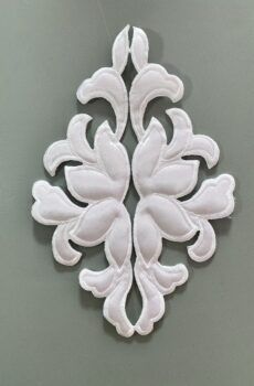 06-430 Steppelt szatén fehér csipkemotívum