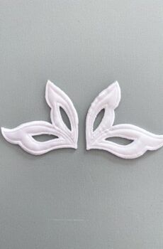 06-432 Fehér Steppelt szatén levél (párban)