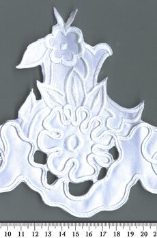 06-696 Fehér hímzett szegő csipke 16cm