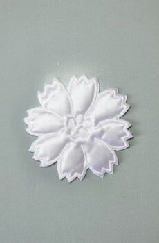 06-497 Steppelt szatén fehér csipke virág Ø10 cm