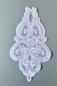 06-289 Tüll és düsessz alapú fehér csipkemotívum