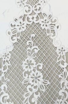 28-154 Fehér düsessz alapú áttört csipke