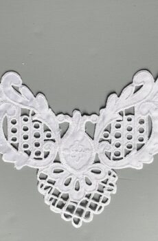 06-617 Düsessz alapú fehér rácsos csipkemotívum