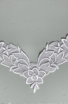 06-283 Organza alapú fehér csipkemotívum