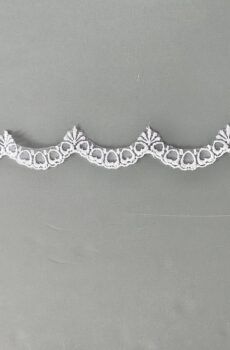 06-720 Fehér hímzett szegő csipke 3cm