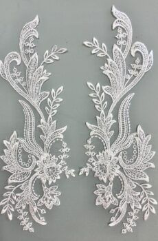 06-1305 Törtfehér gyöngyös páros csipke 34,5 x 12 cm