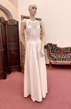 33-M2023 Krém rácsos halter nyakú menyasszonyi ruha