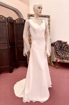 33-NC2022 Krém "I" vonalú menyasszonyi ruha ezüst csipkével