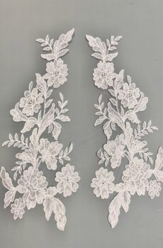 06-1300 Törtfehér páros csipke 34 x 14cm