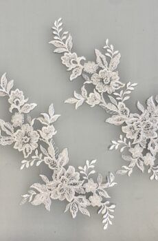 06-1296-1 Törtfehér gyöngyös páros csipke 34cm x 15cm