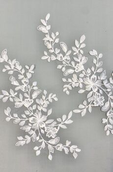 06-1315 Törtfehér páros csipke 33cm x 15cm