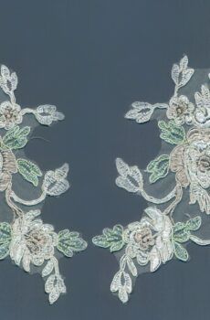 06-915 Törtfehér, krém és zöld színű páros csipke 27 x 15 cm