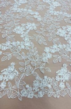 Fehér, flitteres, leveles csipkeanyag